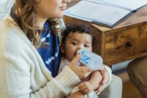 קידום בריאות התינוק: הכמות המיטבית לשולחן האוכל של תינוק בן 5 חודשים